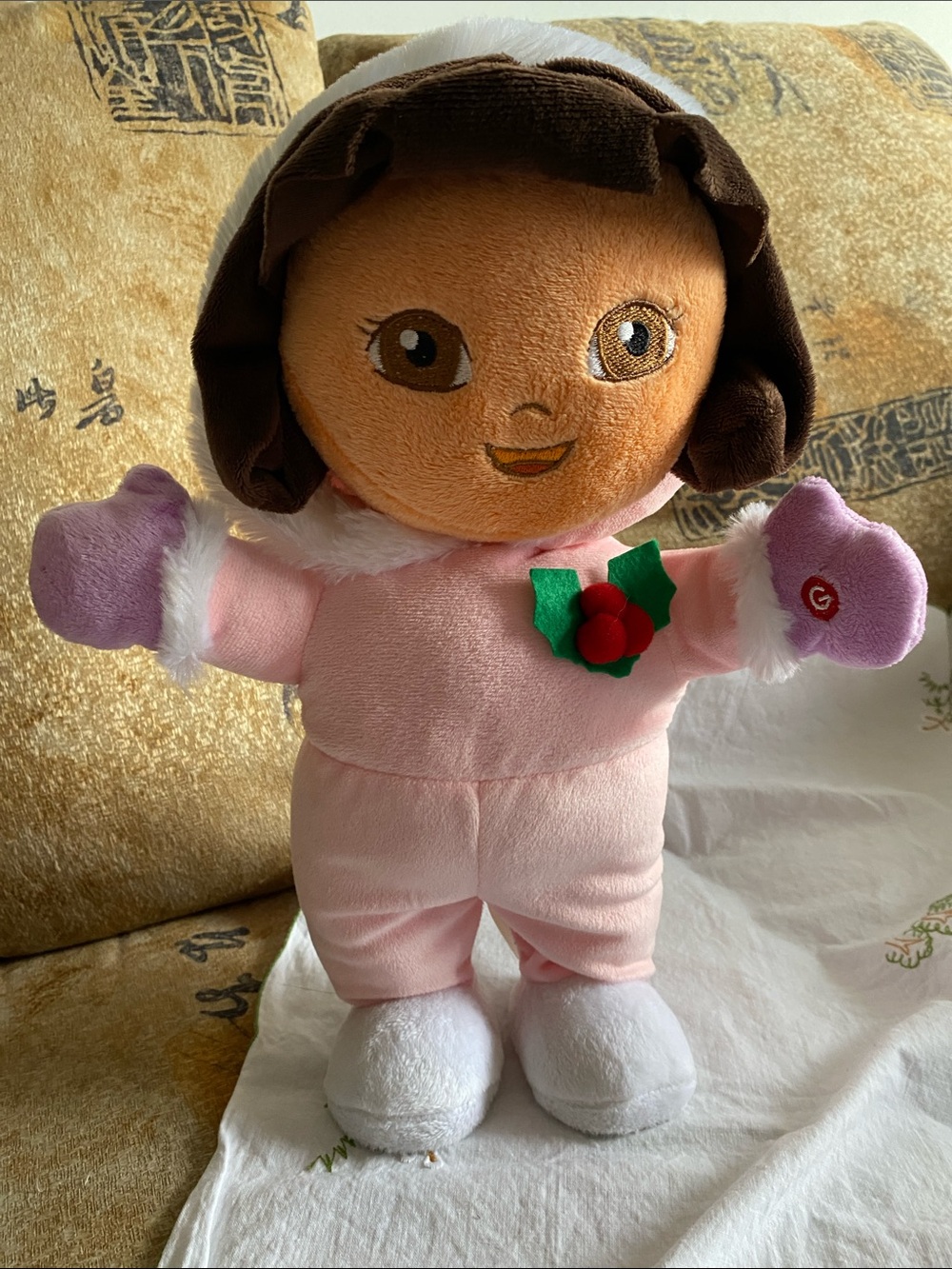 Holiday Dora the Explorer side stepping to holiday music